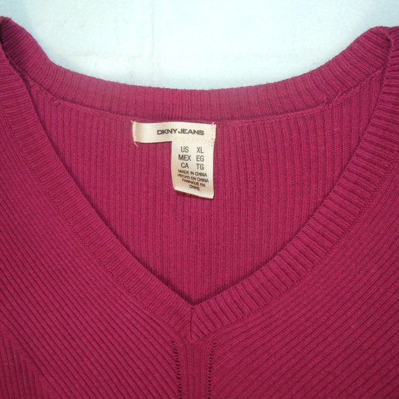 DKNY Jeans Wmn XL V Neck Long Sleeve Sweater Fine Gauge Knitted pattern Cabernet - Picture 3 of 11